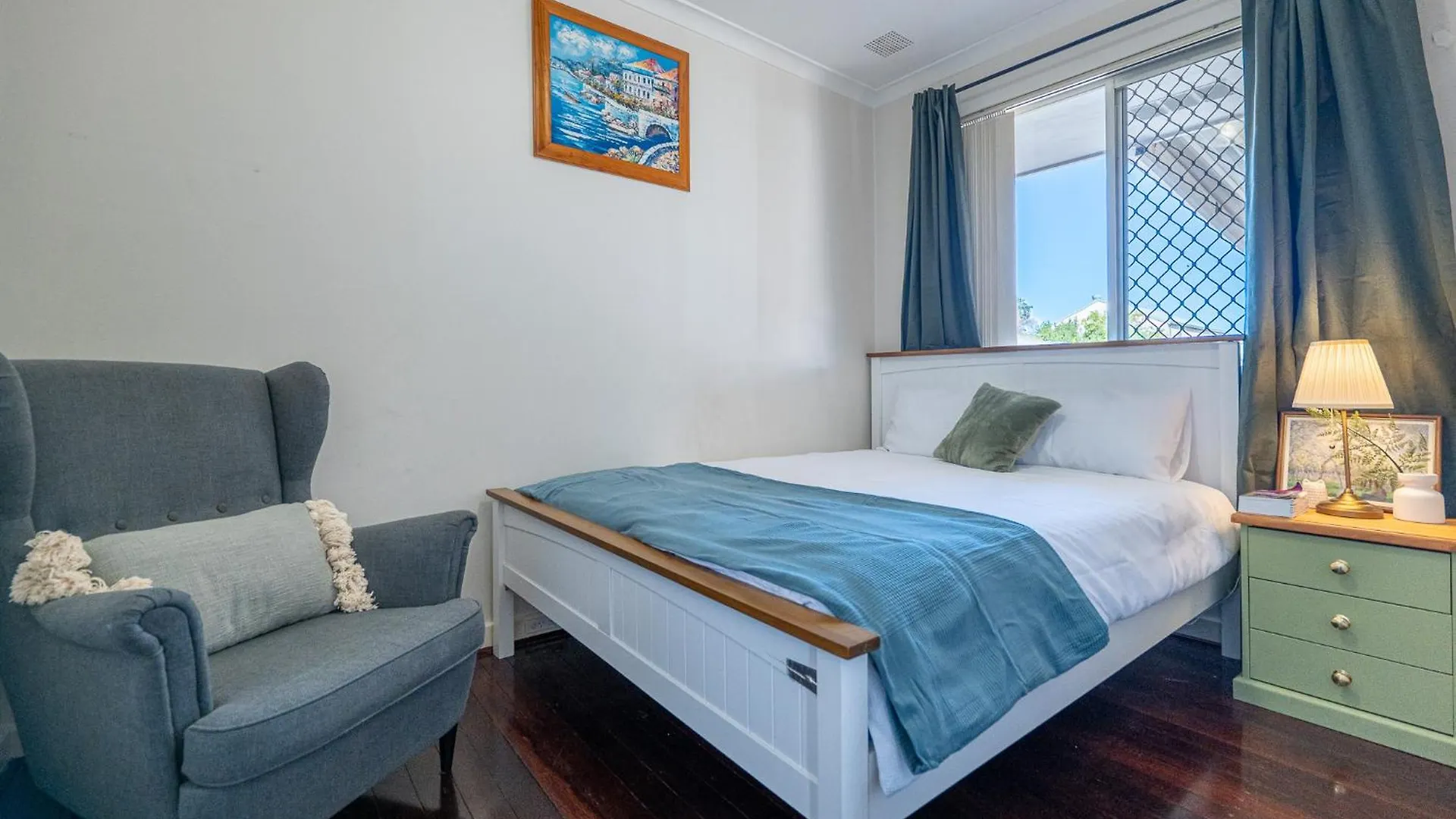 Holiday home Cozy House Nr Airport 2Rooms 4Beds Yard Parking Perth