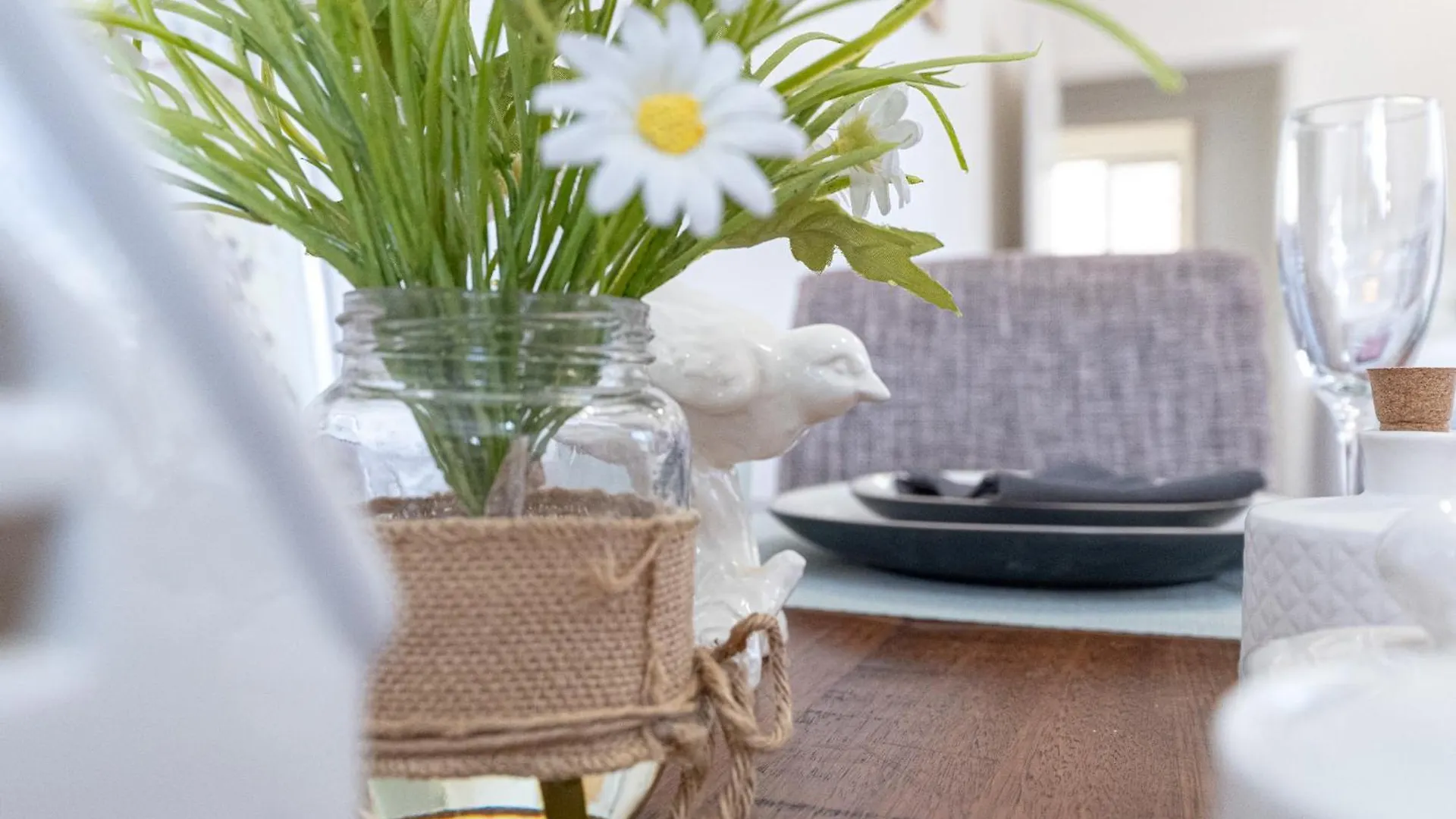 Cozy House Nr Airport 2Rooms 4Beds Yard Parking Perth Holiday home
