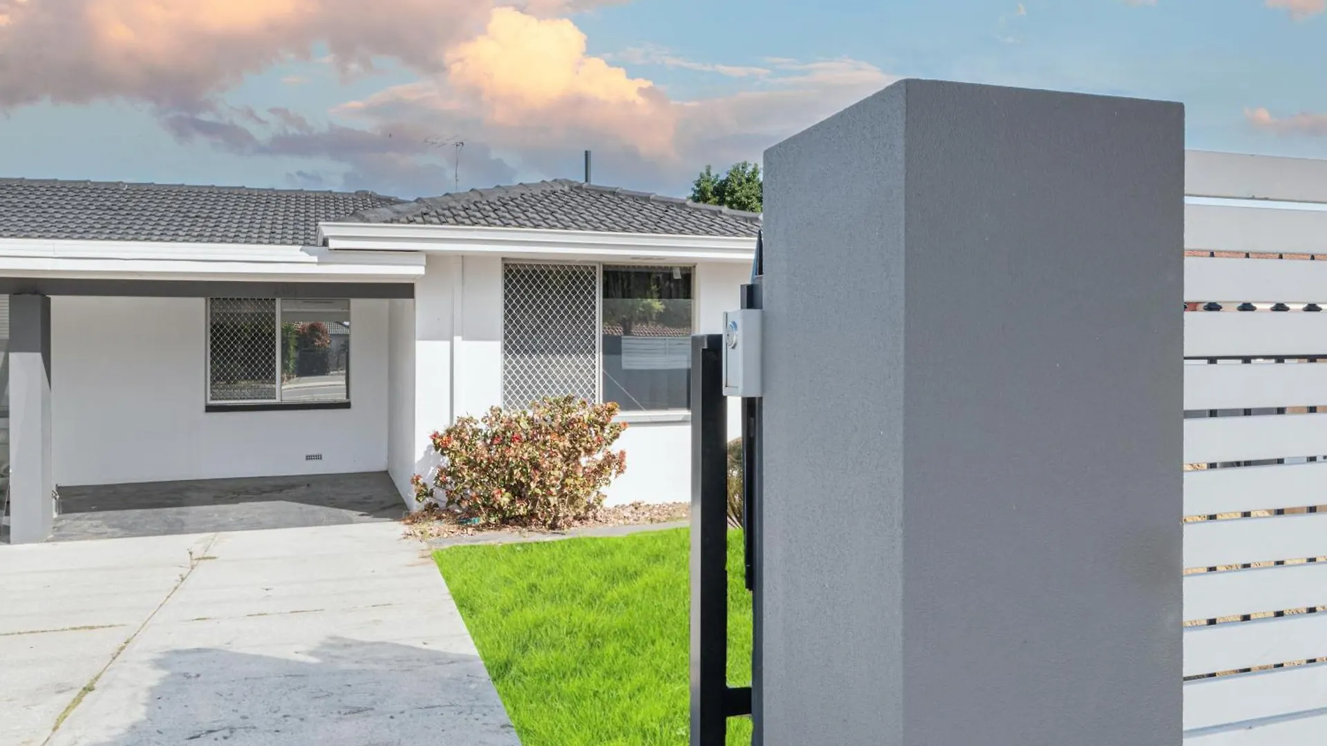 Cozy House Nr Airport 2Rooms 4Beds Yard Parking Perth
